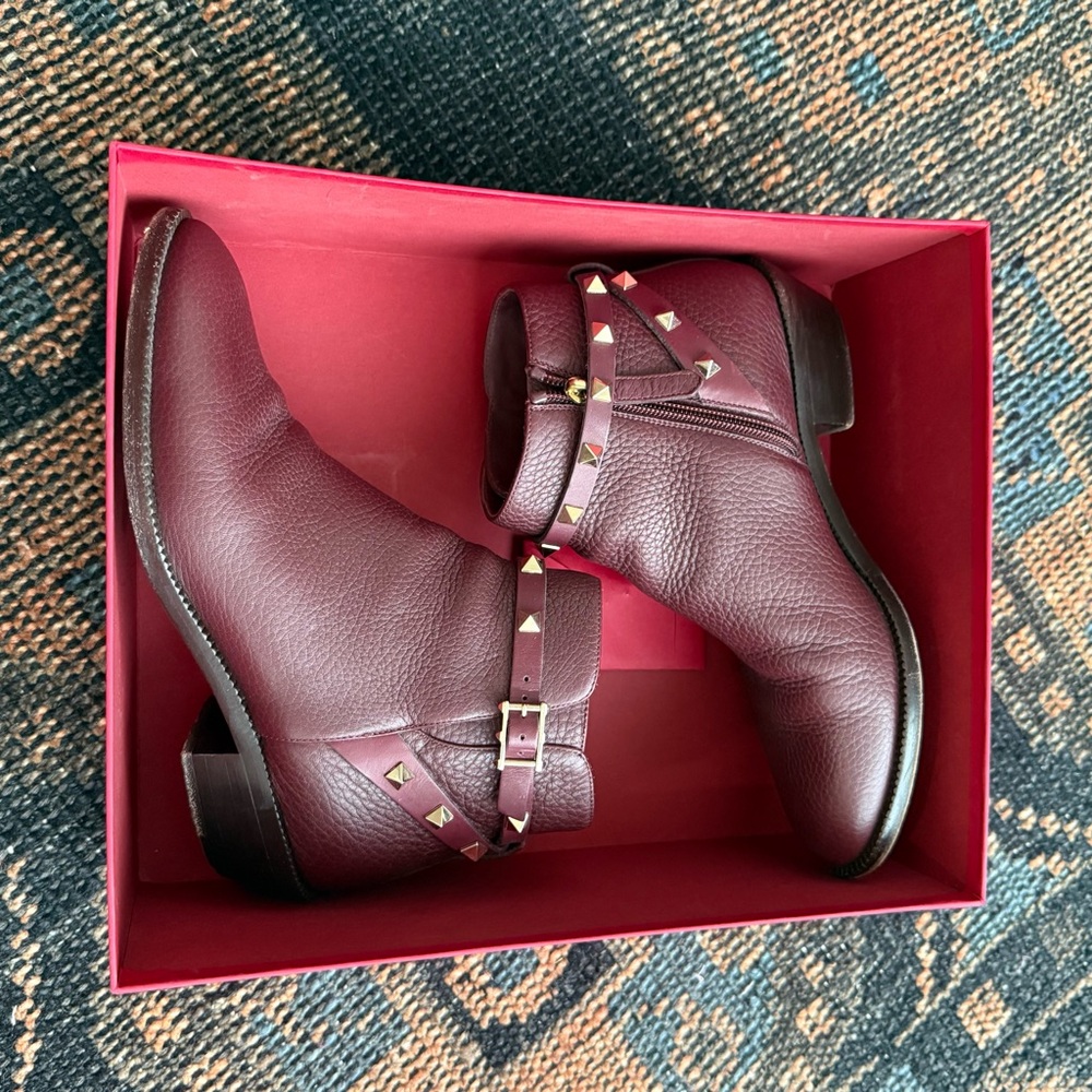 Valentino Garavani Burgundy Heeled Boots - Picture 15 of 15